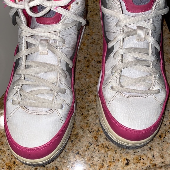 Jordan sneakers like new Beautiful condition!! - Picture 5 of 5